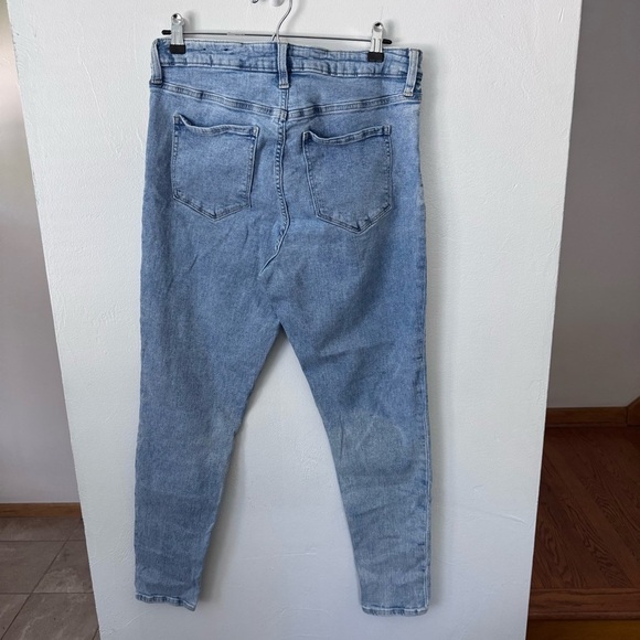 Gap womens light wash button fly high rise 14/32 long - Picture 5 of 6